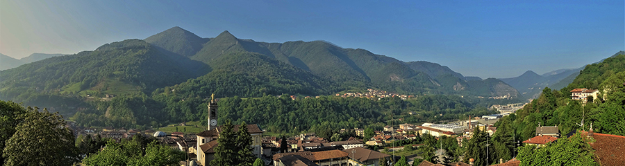 Panorama dall'inizio del sent. 505 su Zogno e verso il Canto Alto